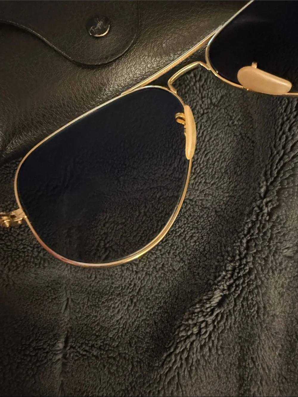 Ray-Ban Men’s Gold Frame Sunglasses with Black Gradient Lenses